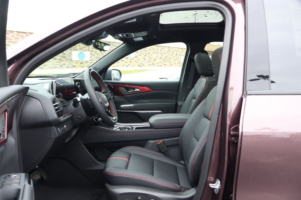 2025 Chevrolet Traverse RS 12