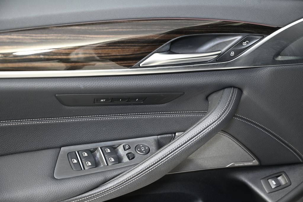 2022 BMW 5 Series 530i xDrive 22