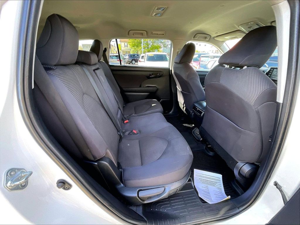 2021 Toyota Highlander — photo 16