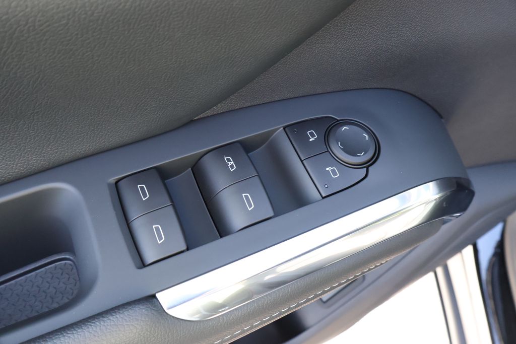 Thumbnail: 2026 Chevrolet Traverse - 17