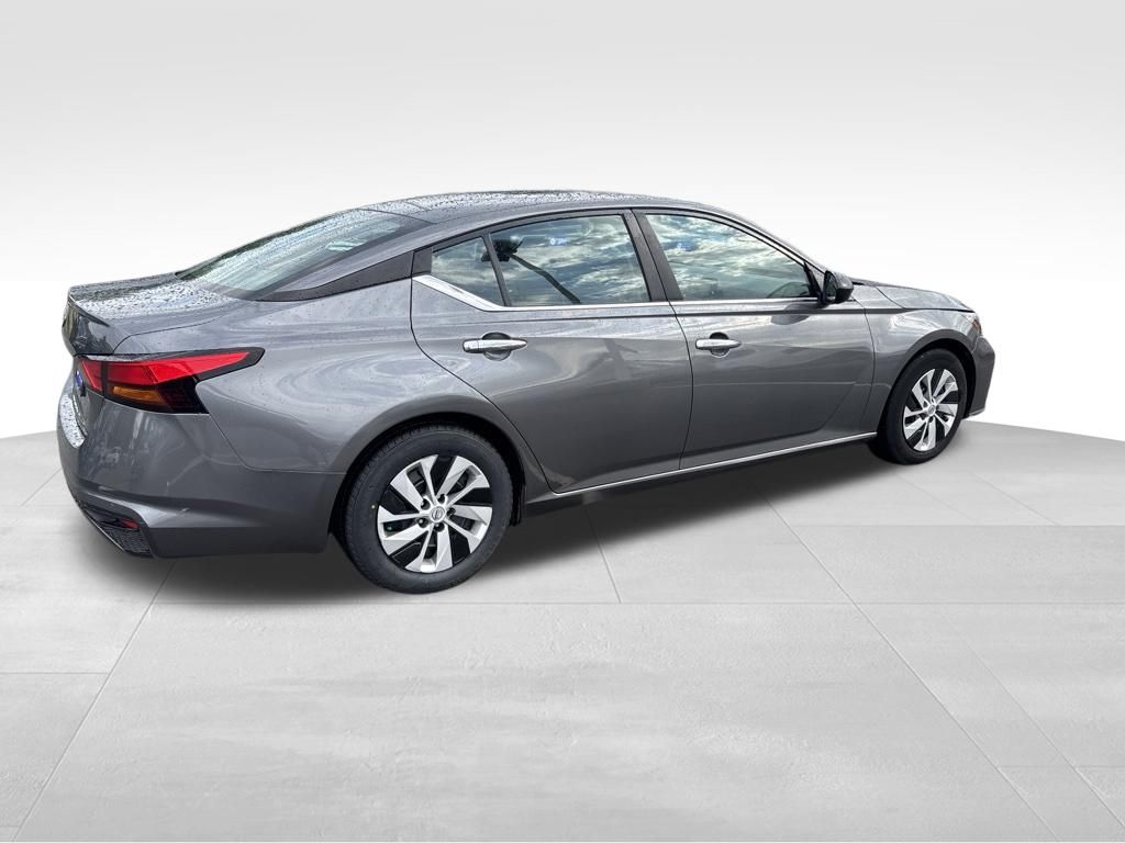 Used 2024 Nissan Altima Sedan