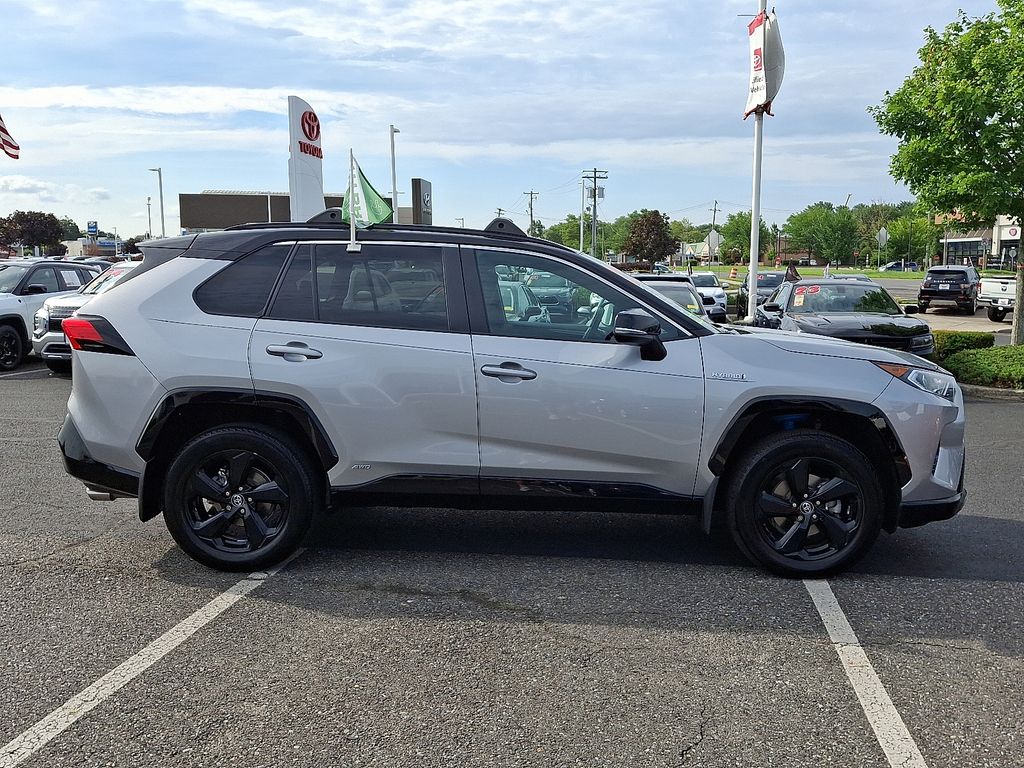 Thumbnail: 2021 Toyota RAV4 - 7