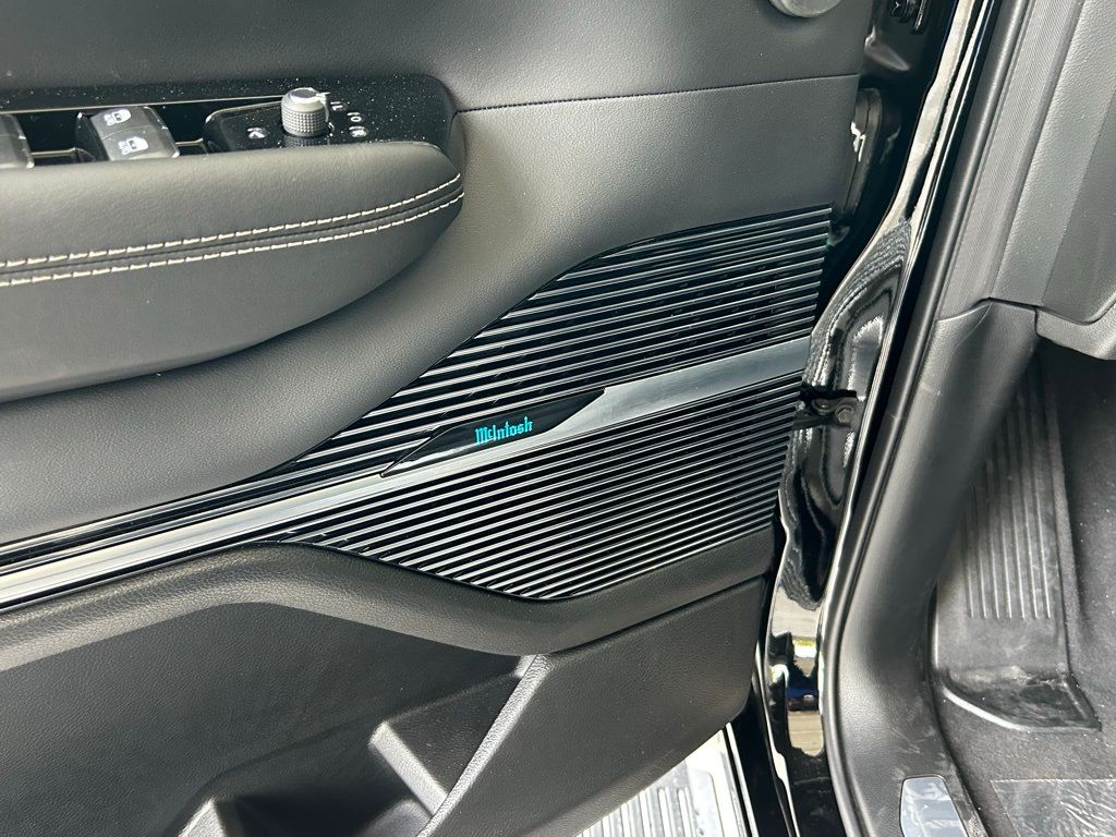 Used 2024 Diamond Black Crystal Pearlcoat Jeep Base image 48