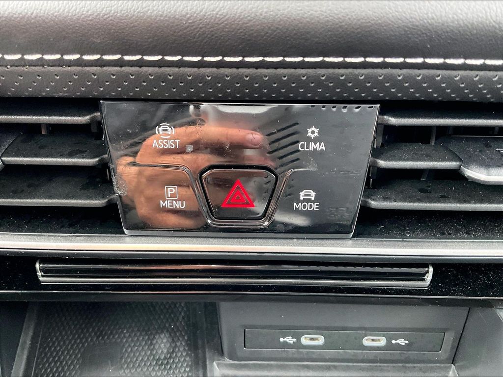 2024 Volkswagen Atlas — photo 35