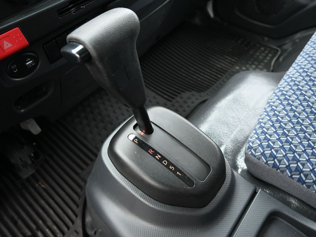 2025 Isuzu NPR HD 