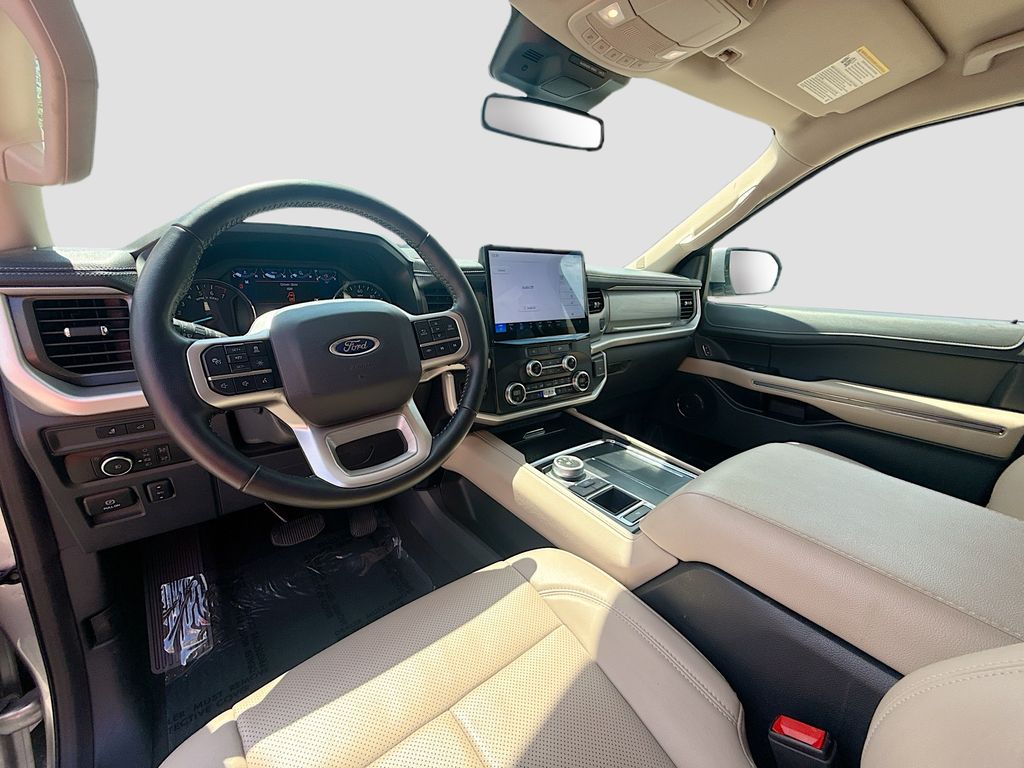 2024 Ford Expedition XLT - 8