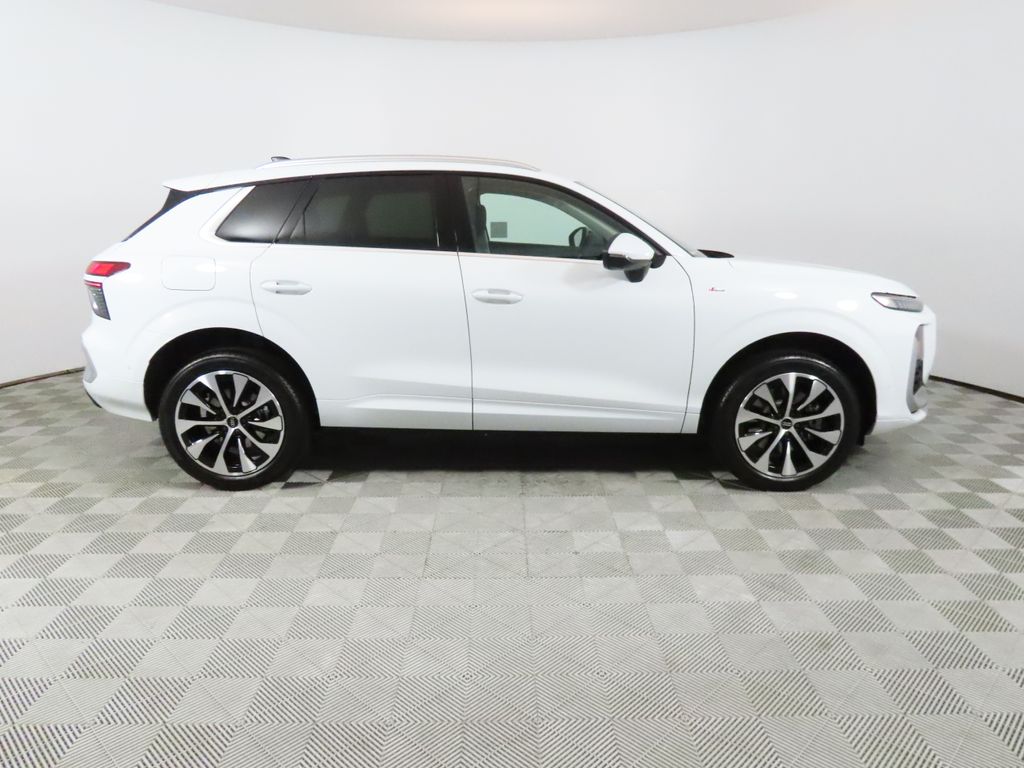 Thumbnail: 2026 Audi Q3 - 6