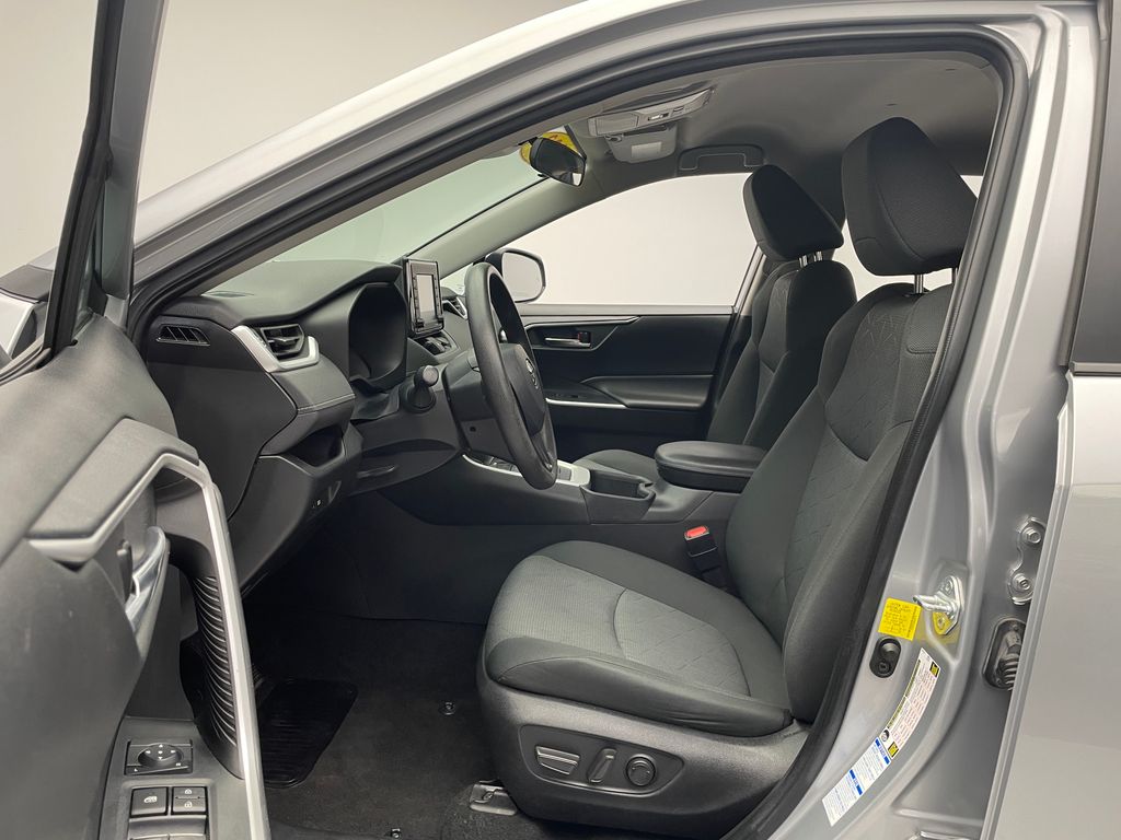 2022 Toyota RAV4 XLE 12