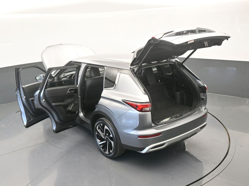 Used 2022 Silver Mitsubishi SE image 61