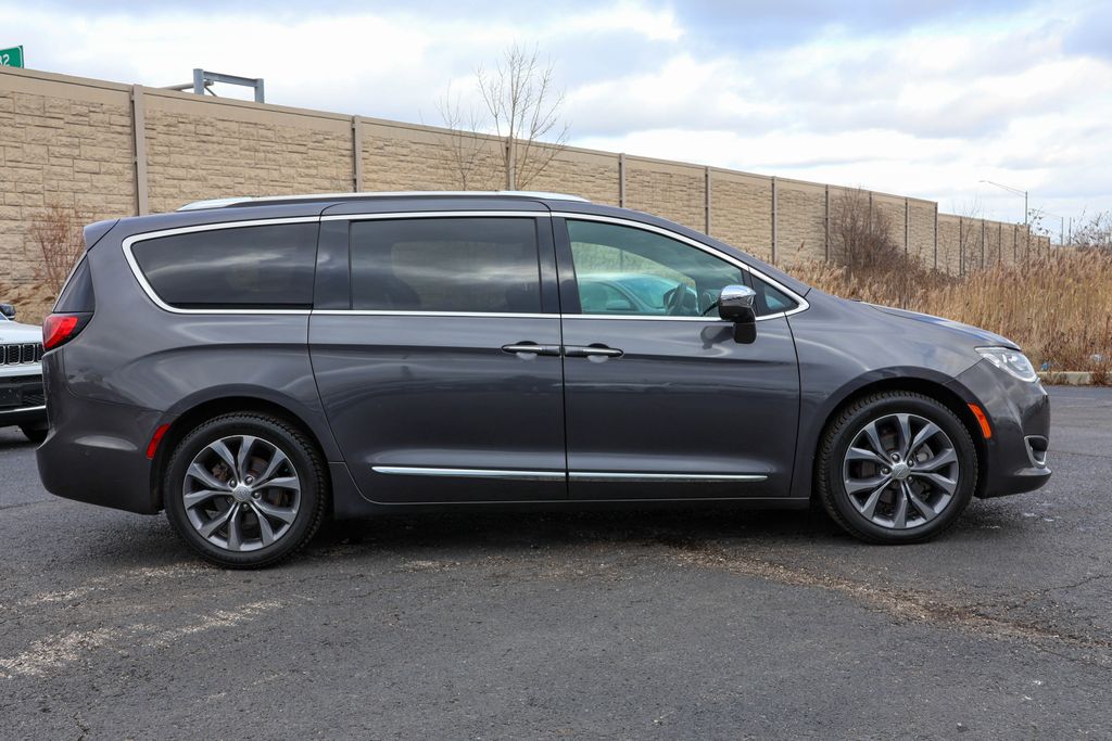 2019 Chrysler Pacifica Limited 8