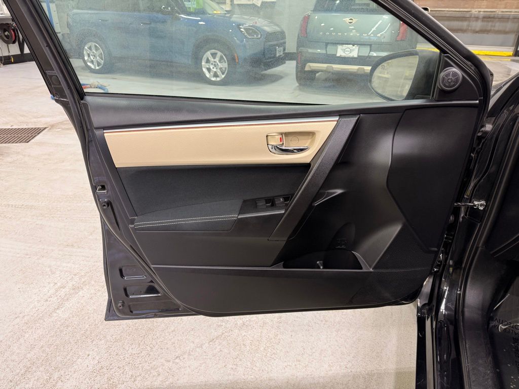 Thumbnail: 2015 Toyota Corolla - 10