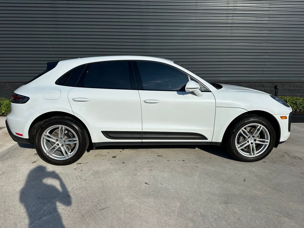 Thumbnail: 2023 Porsche Macan - 9