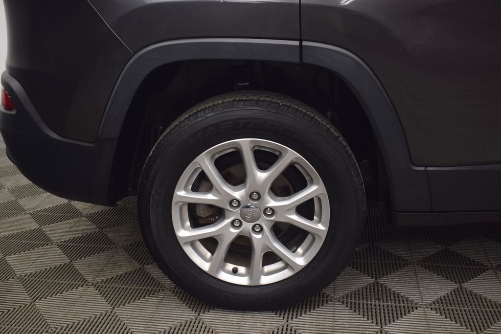 used 2014 Jeep Cherokee car, priced at $7,900