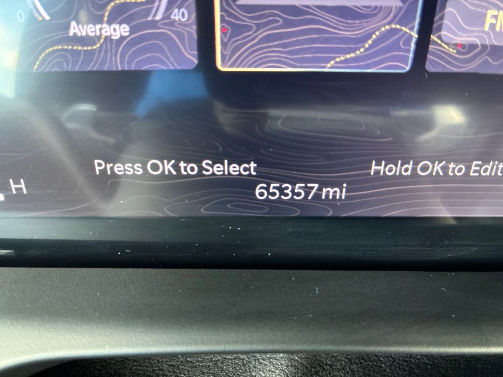 Used 2023 Silver Jeep Laredo image 17