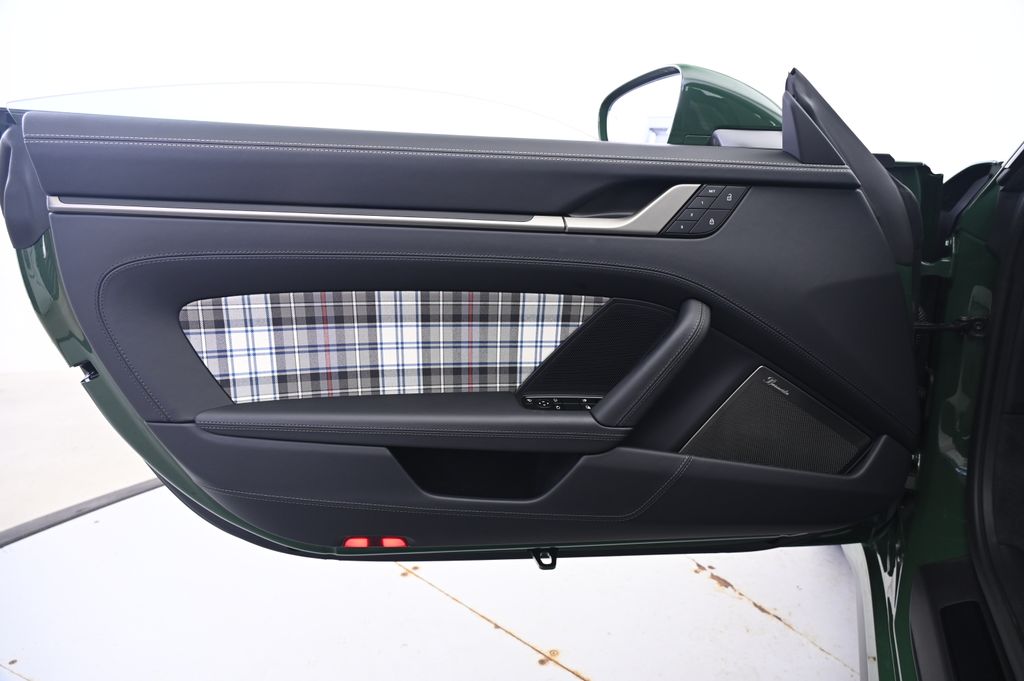 Thumbnail: 2025 Porsche 911 - 22