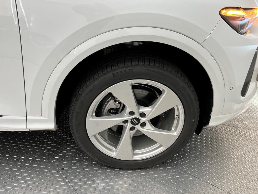 Thumbnail: 2025 Audi Q5 - 13