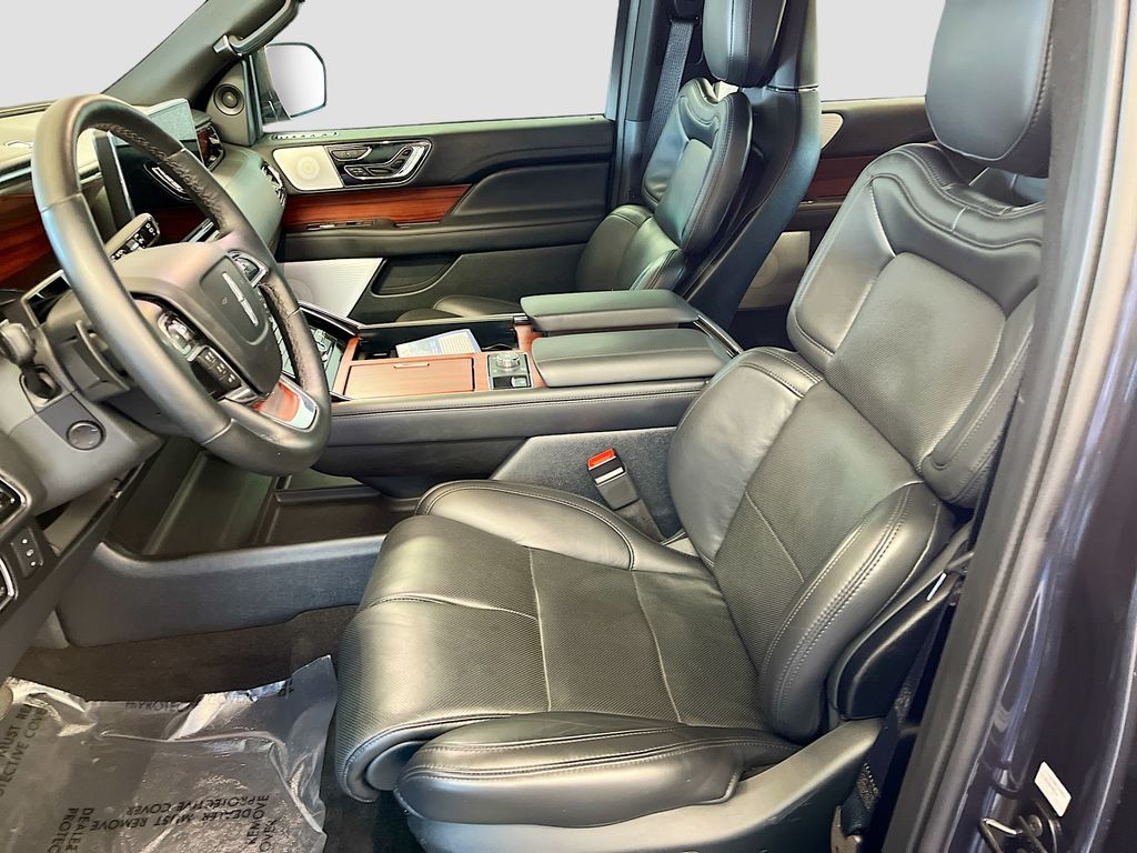 Used 2024 Gray Metallic Lincoln Reserve image 22
