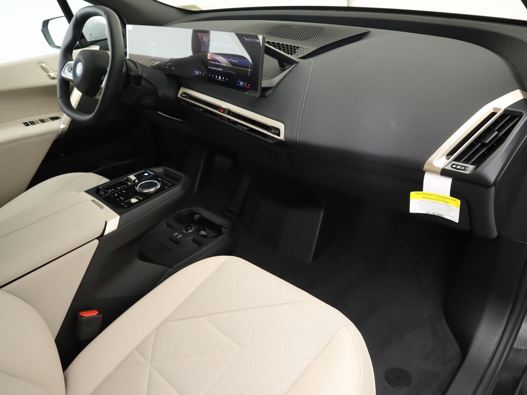 2025 BMW iX xDrive50 18