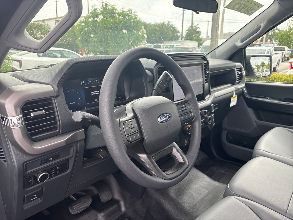 2025 Ford F-150 XL photo 4