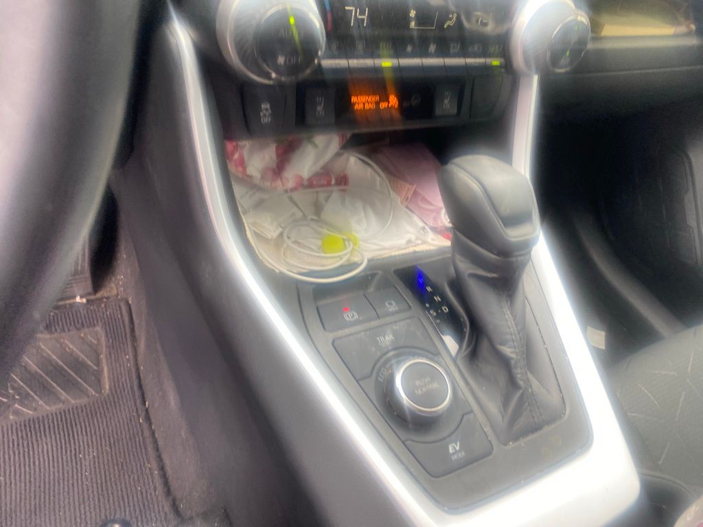 2020 Toyota RAV4 XLE 6
