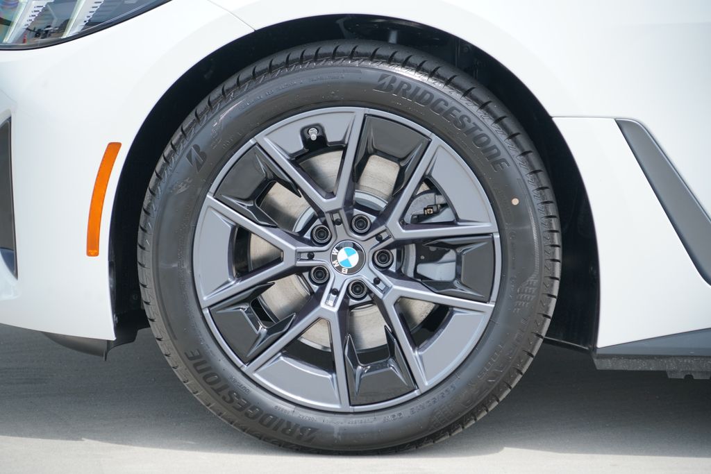 Thumbnail: 2026 BMW i4 - 5