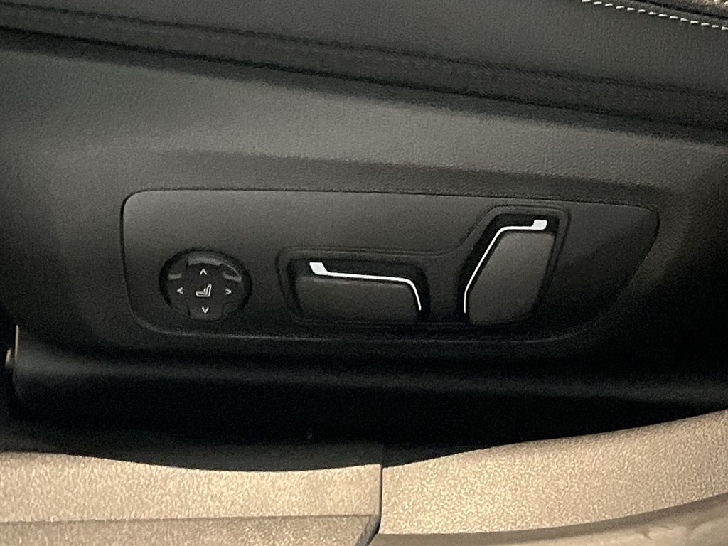 Thumbnail: 2025 BMW 3 Series - 12