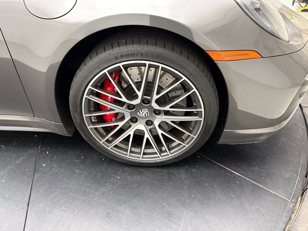 Thumbnail: 2022 Porsche 911 - 17