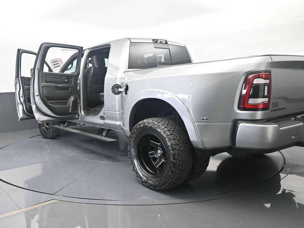 Used 2024 Billet Silver Metallic Clearcoat Ram Limited image 78