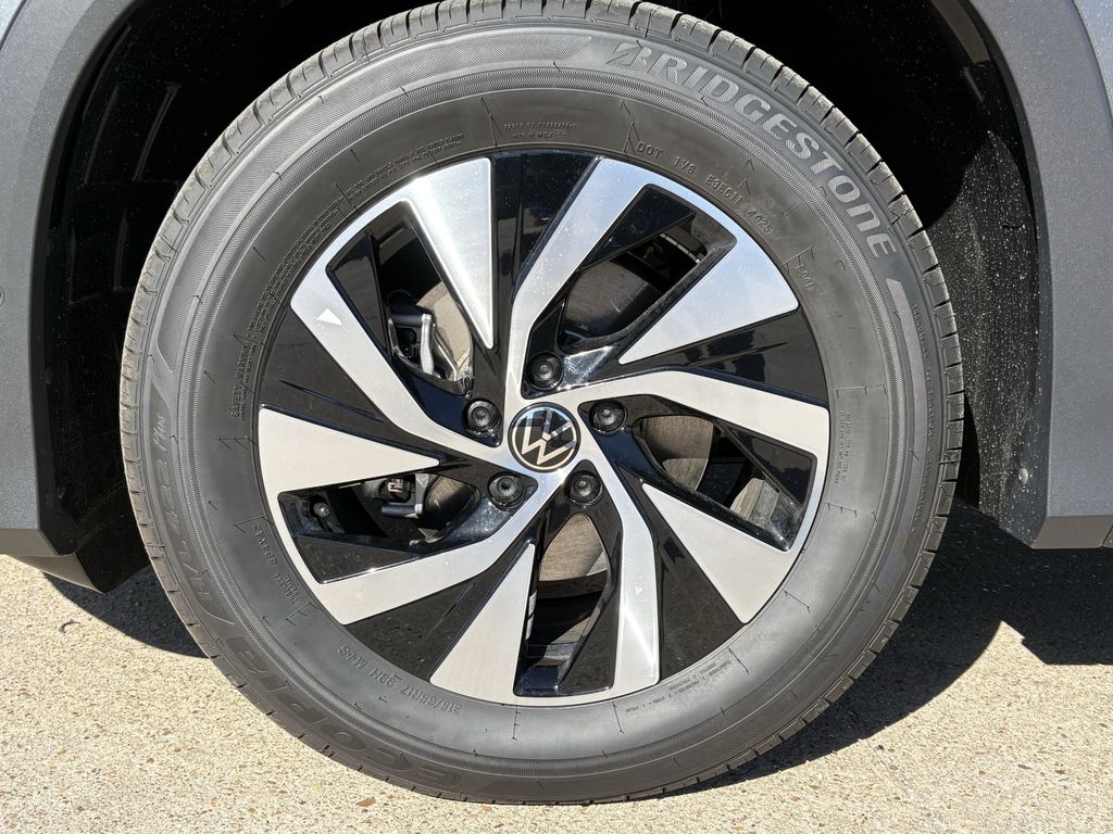 New 2026 Metallic Volkswagen 2.0T S image 9