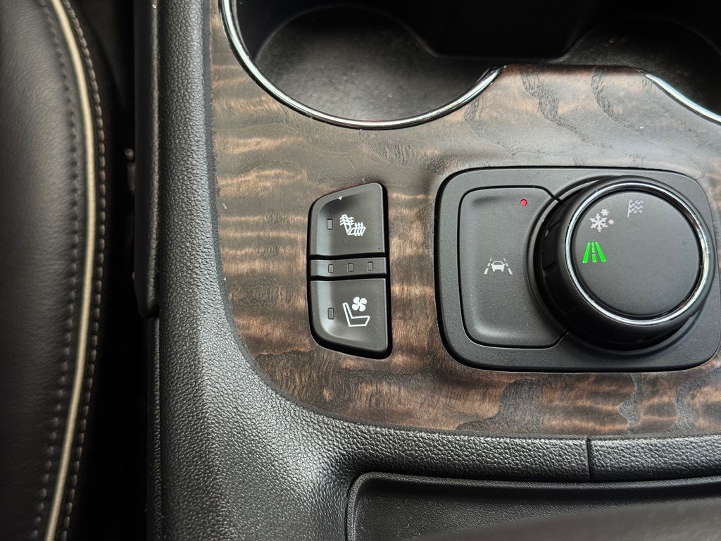 2020 GMC Acadia Denali - 8