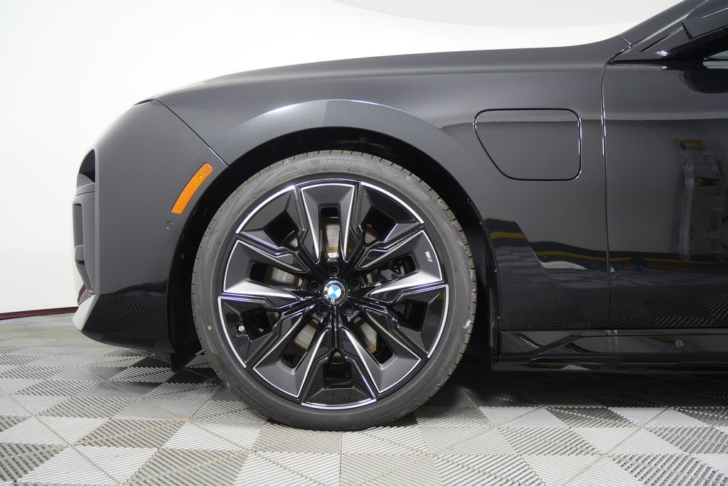 Thumbnail: 2026 BMW 7 Series - 7