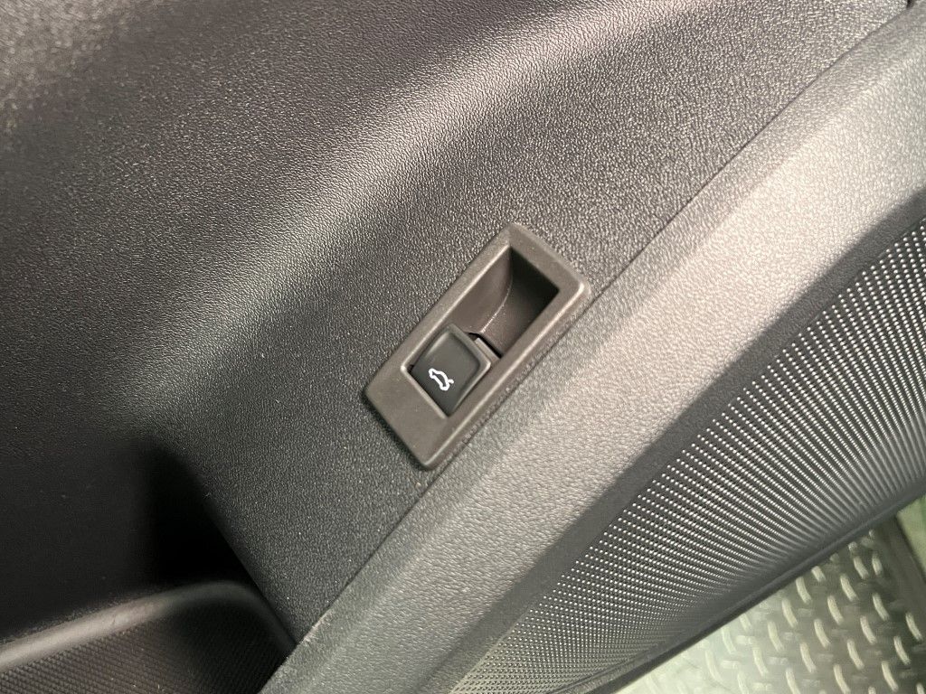 Thumbnail: 2025 Audi SQ5 - 32