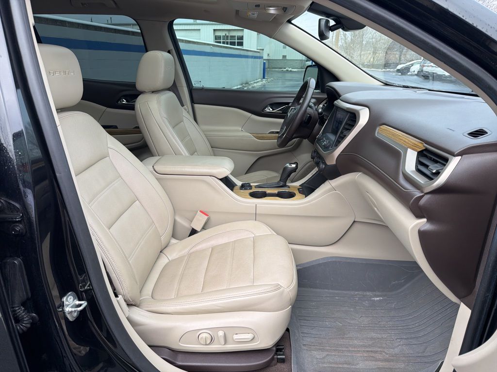 Thumbnail: 2017 GMC Acadia - 27