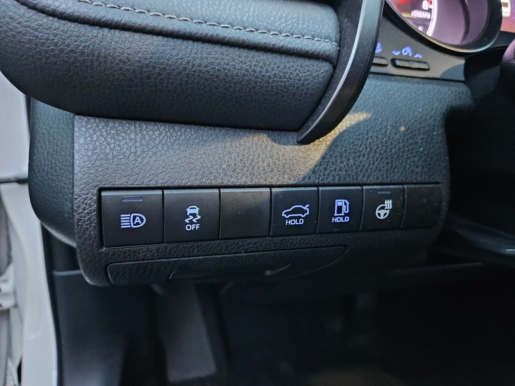 2022 Toyota Camry SE 18