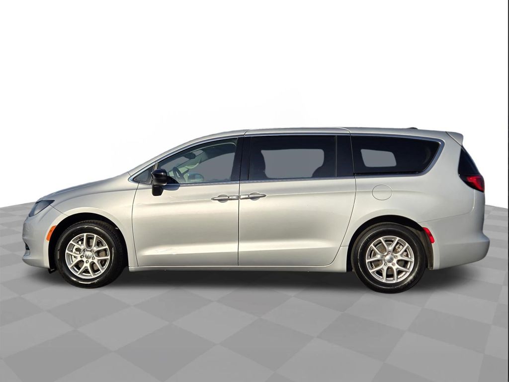 2024 Chrysler Voyager LX - 6