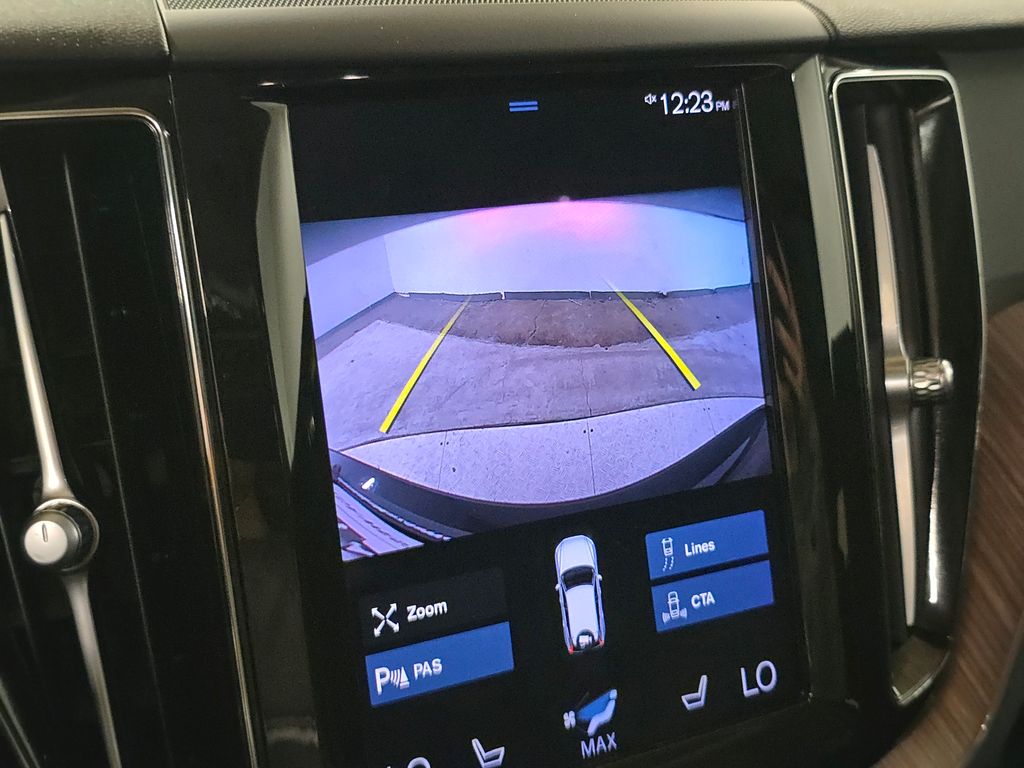 2021 Volvo XC60 T5 Momentum photo 26