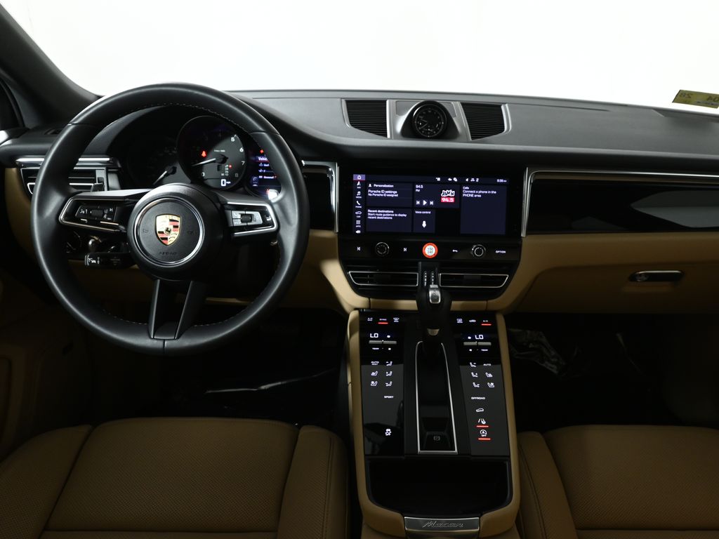 Thumbnail: 2025 Porsche Macan - 17