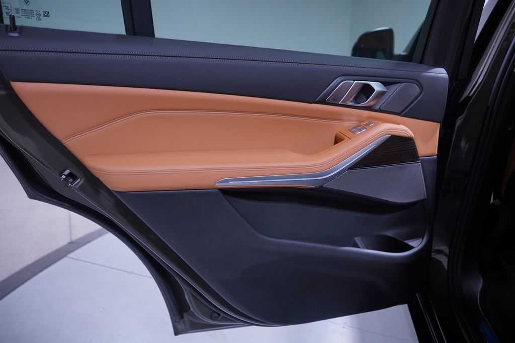 Thumbnail: 2023 BMW X7 - 16