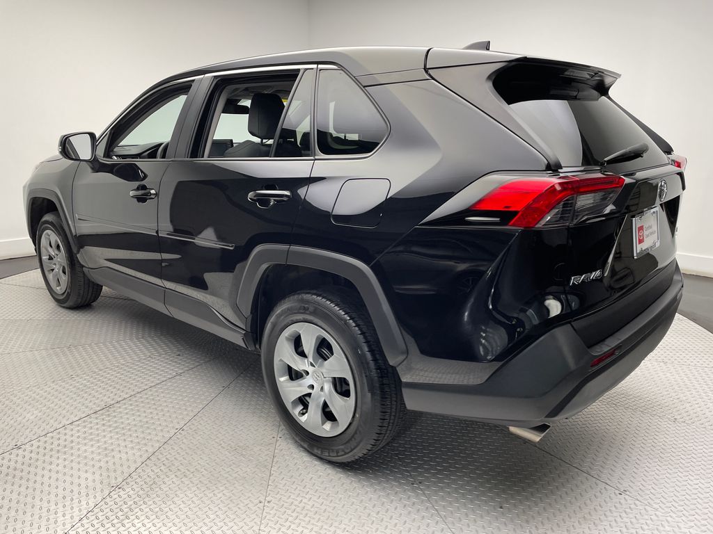 2022 Toyota RAV4 LE 7