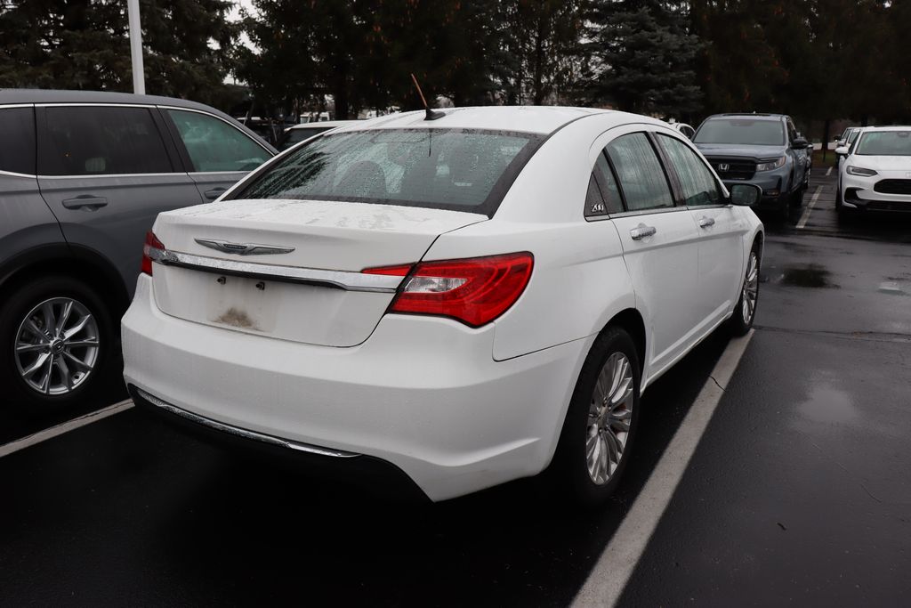 2012 Chrysler 200 Limited 3