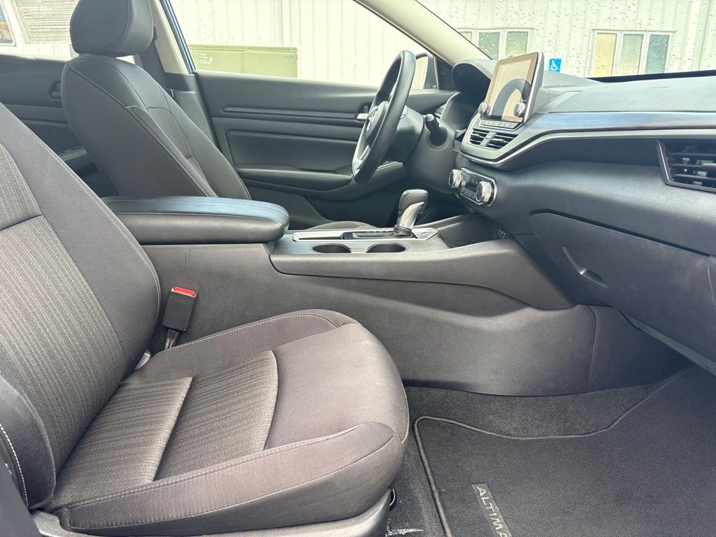 Used 2025 Nissan Altima Sedan