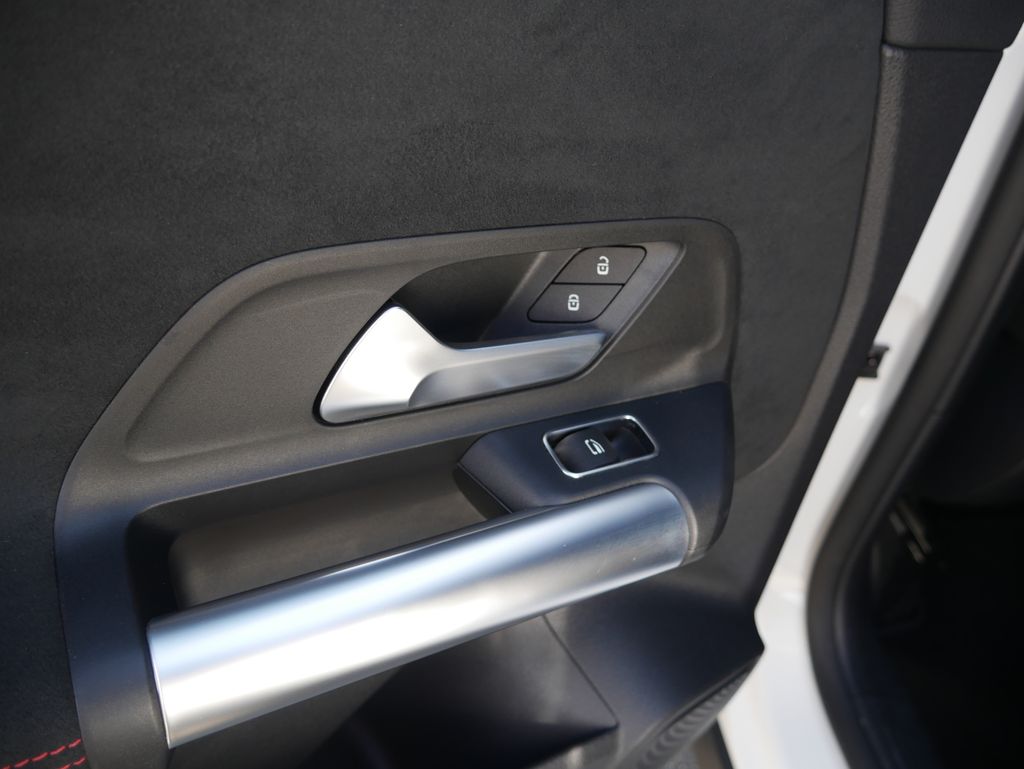 Thumbnail: 2023 Mercedes-Benz GLA - 21