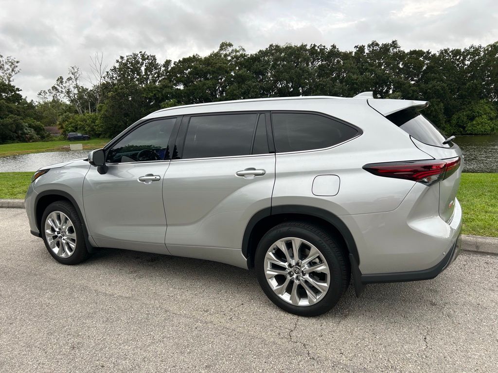 Thumbnail: 2024 Toyota Highlander - 4