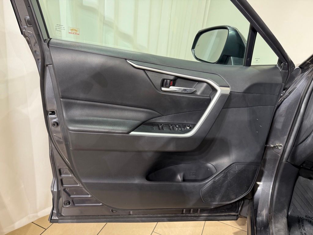 Thumbnail: 2019 Toyota RAV4 - 15