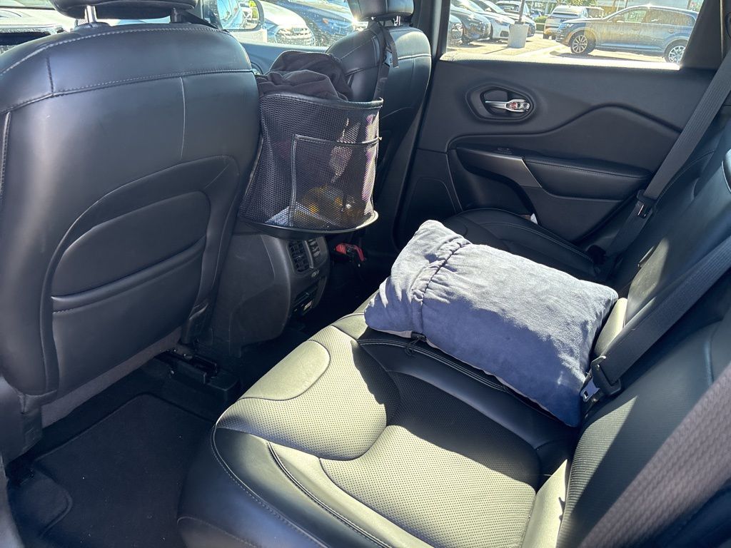 Thumbnail: 2019 Jeep Cherokee - 10