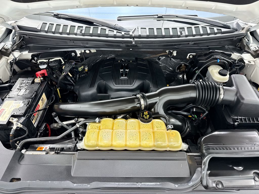 Thumbnail: 2020 Lincoln Navigator - 28