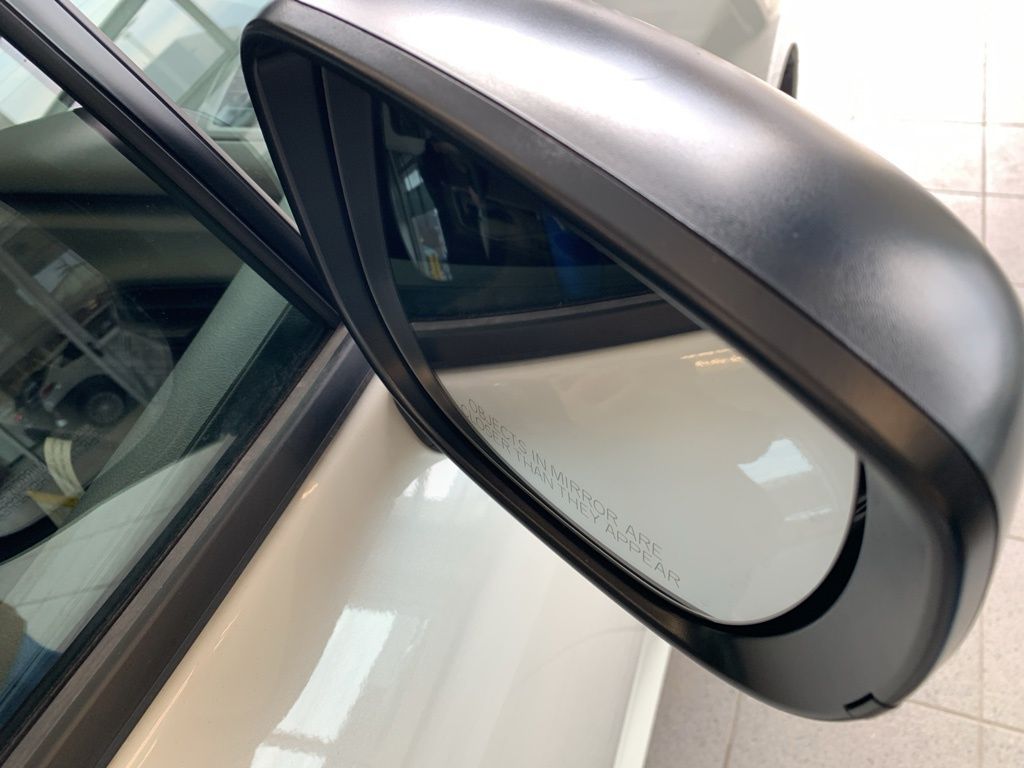 New 2025 White Subaru Base image 22