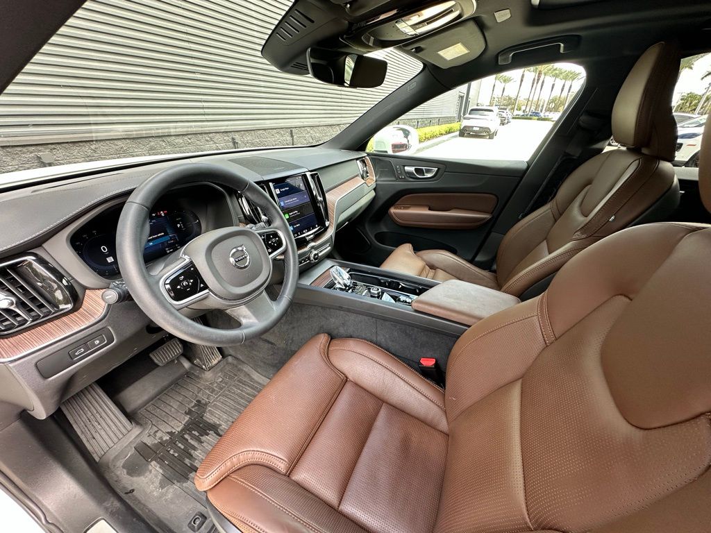 Thumbnail: 2023 Volvo XC60 - 4