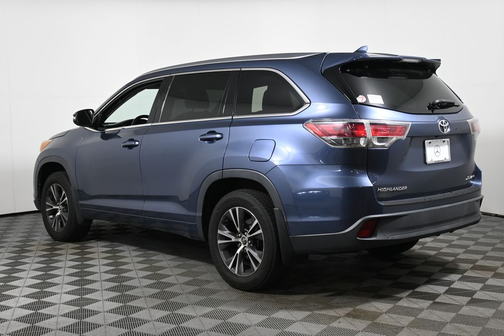 Thumbnail: 2016 Toyota Highlander - 8