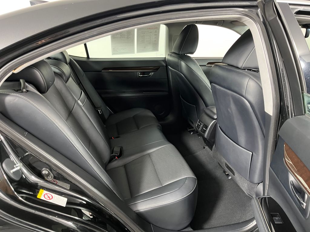 Thumbnail: 2016 Lexus ES - 8